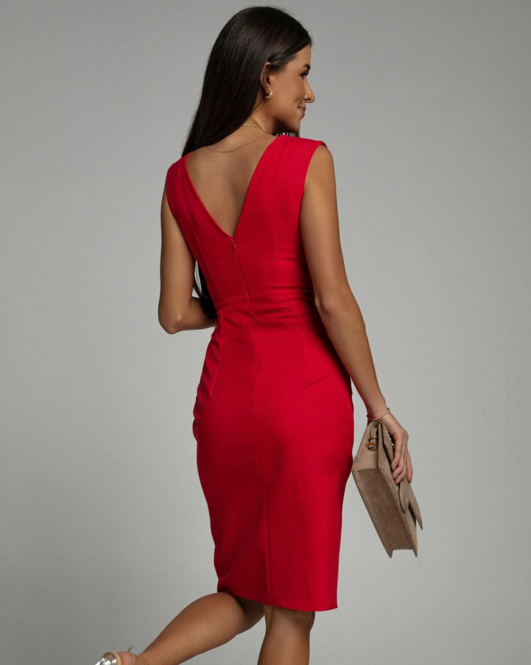 Amy | Fitted dress with a V-neck and slit