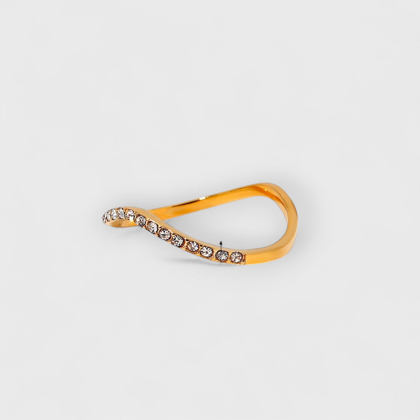 Sleek Wave Line Diamond-Inlaid Ring